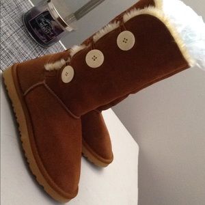 Size 7 UGG